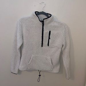 White Teddy Quarter zip, adjustable waist, 1 zip up pocket and 1 kangaroo pocket